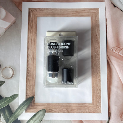Studio 17 dual silicon blush brush